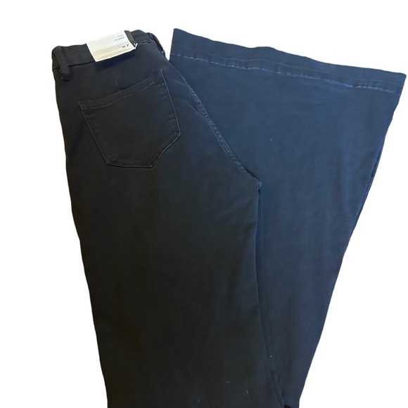 KanCan NWT Bell Bottom Jeans Size 7/27 - Picture 2 of 3